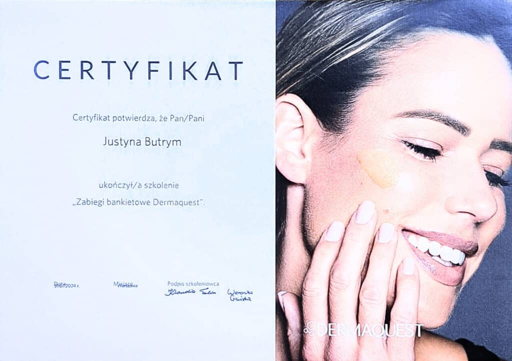 Certyfikat potwierdzający szkolenie z zakresu stylizacji twarzy i skóry, ukończone przez Justynę Butrym w Dermquest Warszawa.